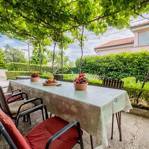 Cozy Near The Sea Apartman